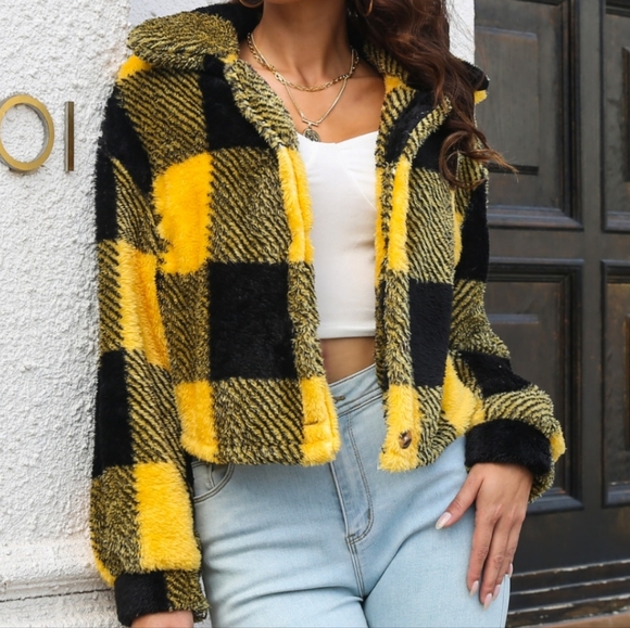 Classic Plaid Buttoned Jacket - Picture 4 of 6